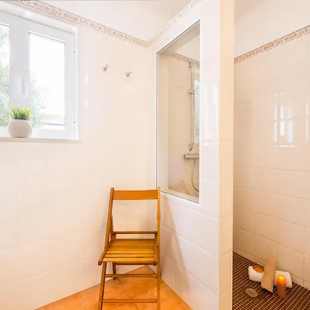Charming With Private Heatable Pool *