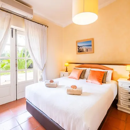 Charming With Private Heatable Pool Portimao