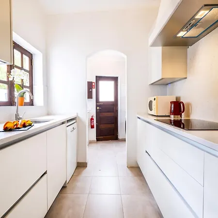 Villa Villa In Portimao Near Alvor Beach *